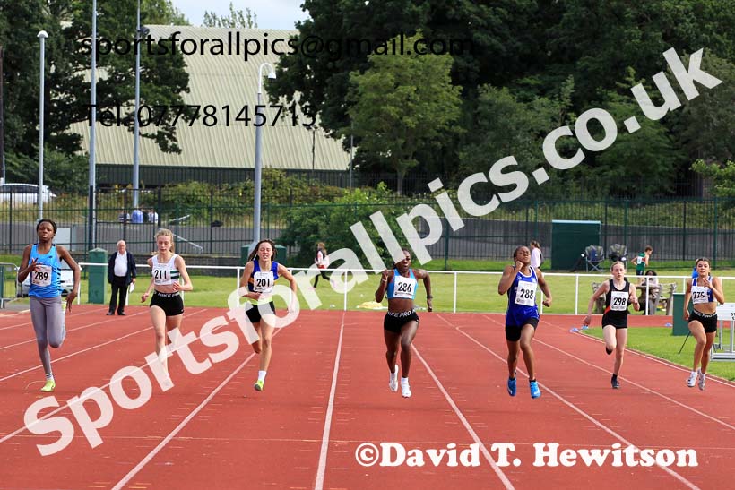 Girls under-15s 200 metres, 2023 Northern Under-13s, Under-15s and Under-17s, Middlesbrough.  Photo: David T. Hewitson/Sports for All Pics